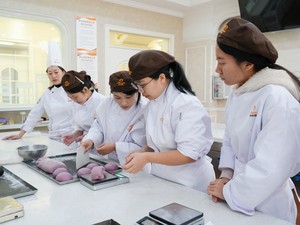 商丘学子择校指南：郑州欧米奇西点培训课程含金量如何